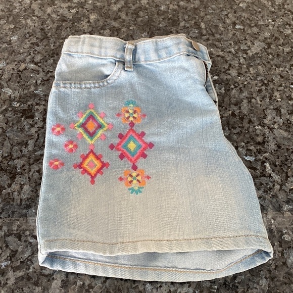 Childrens Place Big Girls Aztec embroidered Adjustable Waist Denim Shorts + Top - Picture 6 of 12